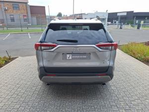 Toyota RAV4 2.0 VX - Image 5