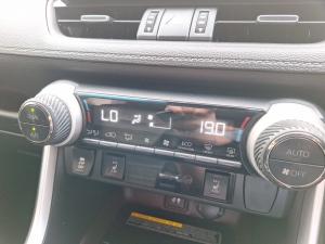 Toyota RAV4 2.0 VX - Image 14