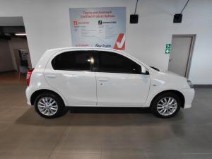 Toyota Etios hatch 1.5 Sprint - Image 3