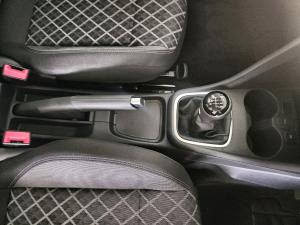 Volkswagen Polo Vivo hatch 1.6 Style - Image 11