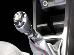 Renault Kwid 1.0 Techno manual - Image 13