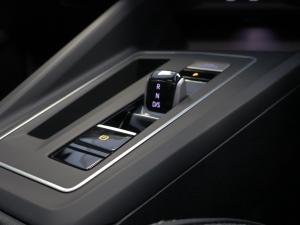 Volkswagen Golf R - Image 11