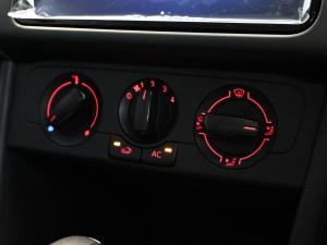 Volkswagen Polo Vivo hatch 1.6 Life - Image 12