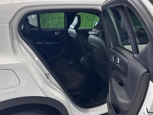 Volvo XC40 D4 AWD Momentum - Image 13