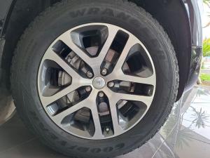 Land Rover Defender 110 D300 X-Dynamic HSE - Image 9