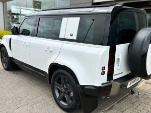 Land Rover Defender 110 D300 X-Dynamic SE - Image 3