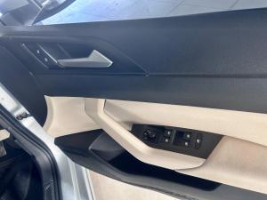 Volkswagen Polo sedan 1.6 manual - Image 11