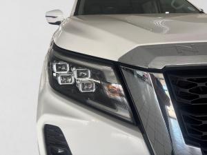 Nissan Navara 2.5DDTi double cab LE Plus 4x4 - Image 9