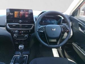 Mahindra XUV 3XO 1.2T AX5 manual - Image 20