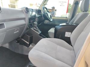 Toyota Land Cruiser 79 2.8GD-6 double cab auto - Image 7
