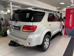 Toyota Fortuner 3.0D-4D 4x4 - Image 2