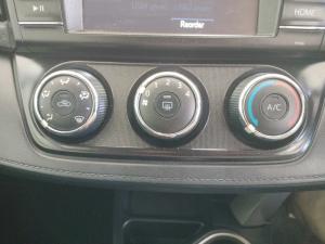 Toyota RAV4 2.0 GX - Image 16