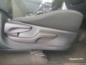 Toyota RAV4 2.0 GX - Image 19