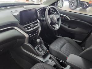 Toyota Urban Cruiser 1.5 XR manual - Image 7