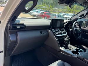 Toyota Land Cruiser 300 3.3D GR-Sport - Image 7