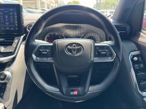 Toyota Land Cruiser 300 3.3D GR-Sport - Image 8
