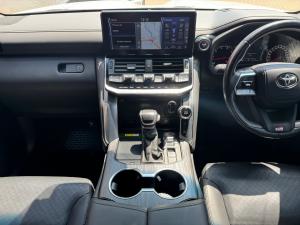 Toyota Land Cruiser 300 3.3D GR-Sport - Image 13