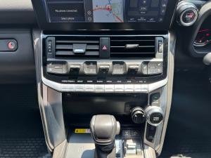 Toyota Land Cruiser 300 3.3D GR-Sport - Image 14