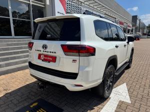 Toyota Land Cruiser 300 3.3D GR-Sport - Image 2