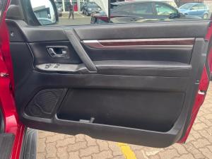 Mitsubishi Pajero 5-door 3.2DI-D GLS - Image 15
