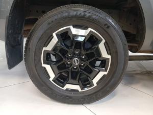 Nissan Navara 2.5DDTi double cab LE 4x4 - Image 6