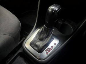 Volkswagen Polo Vivo hatch 1.6 Comfortline auto - Image 11
