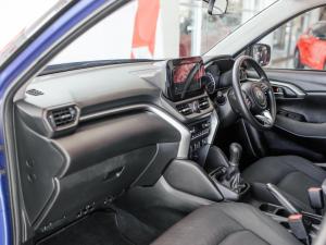 Toyota Urban Cruiser 1.5 XR manual - Image 7