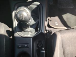 Toyota Hilux 2.4GD-6 double cab Raider manual - Image 12