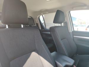 Toyota Hilux 2.4GD-6 double cab Raider manual - Image 17