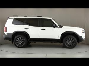 Toyota Land Cruiser Prado 2.8GD VX-R - Image 3