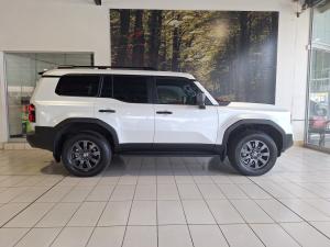Toyota Land Cruiser Prado 2.8GD VX-R - Image 3