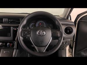 Toyota Corolla Quest 1.8 Plus manual - Image 8