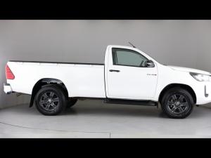 Toyota Hilux 2.4GD-6 single cab Raider manual - Image 3