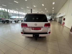Toyota Land Cruiser 200 4.5D-4D V8 VX-R - Image 5