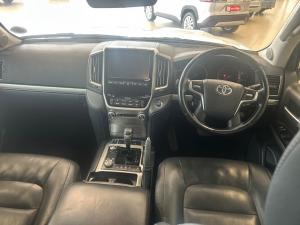 Toyota Land Cruiser 200 4.5D-4D V8 VX-R - Image 6