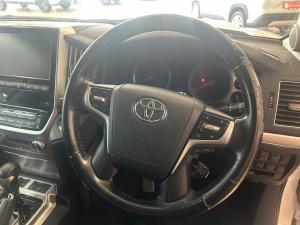 Toyota Land Cruiser 200 4.5D-4D V8 VX-R - Image 8