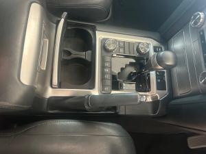 Toyota Land Cruiser 200 4.5D-4D V8 VX-R - Image 12