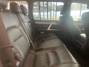 Toyota Land Cruiser 200 4.5D-4D V8 VX-R - Image 16