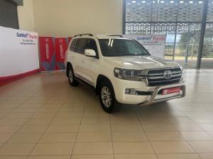 Toyota Land Cruiser 200 4.5D-4D V8 VX-R - Image 1