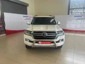 Toyota Land Cruiser 200 4.5D-4D V8 VX-R - Image 4