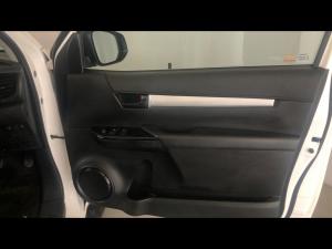 Toyota Hilux 2.4GD-6 single cab Raider manual - Image 12