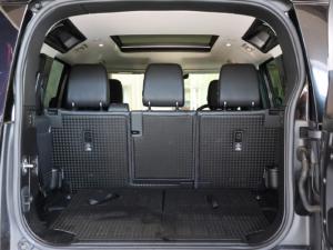 Land Rover Defender 110 P400 SE - Image 11