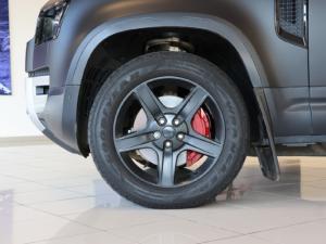 Land Rover Defender 110 P400 SE - Image 12