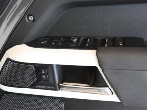 Land Rover Defender 110 P400 SE - Image 25