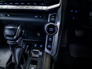 Toyota Land Cruiser 300 3.3D ZX - Image 15