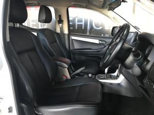 Isuzu D-Max 300 3.0TD double cab 4x4 LX auto - Image 13