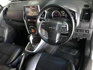 Isuzu D-Max 300 3.0TD double cab 4x4 LX auto - Image 14