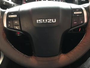 Isuzu D-Max 300 3.0TD double cab 4x4 LX auto - Image 18