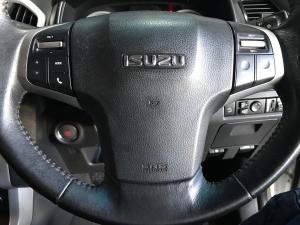 Isuzu D-Max 300 3.0TD double cab 4x4 LX auto - Image 21