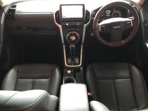 Isuzu D-Max 300 3.0TD double cab 4x4 LX auto - Image 7